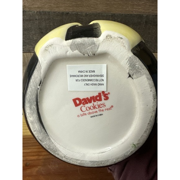 David's cookies cookie jar Penguin in hat and scarf 9” - Picture 8 of 8